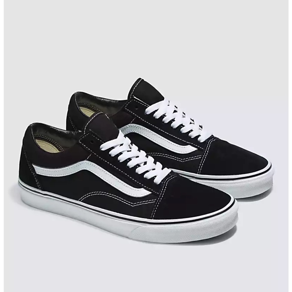Old Skool Black & White Vans Lace-Up Sneakers/Shoes